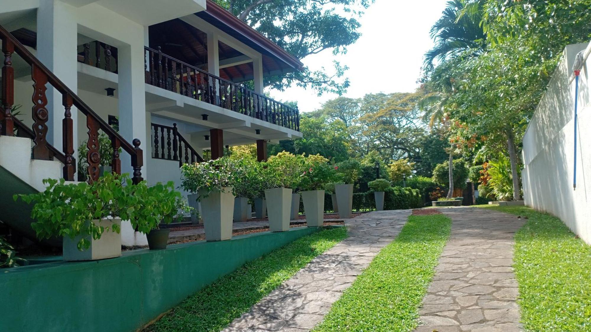 Rockery Villa Ayurveda Бентота Екстериор снимка