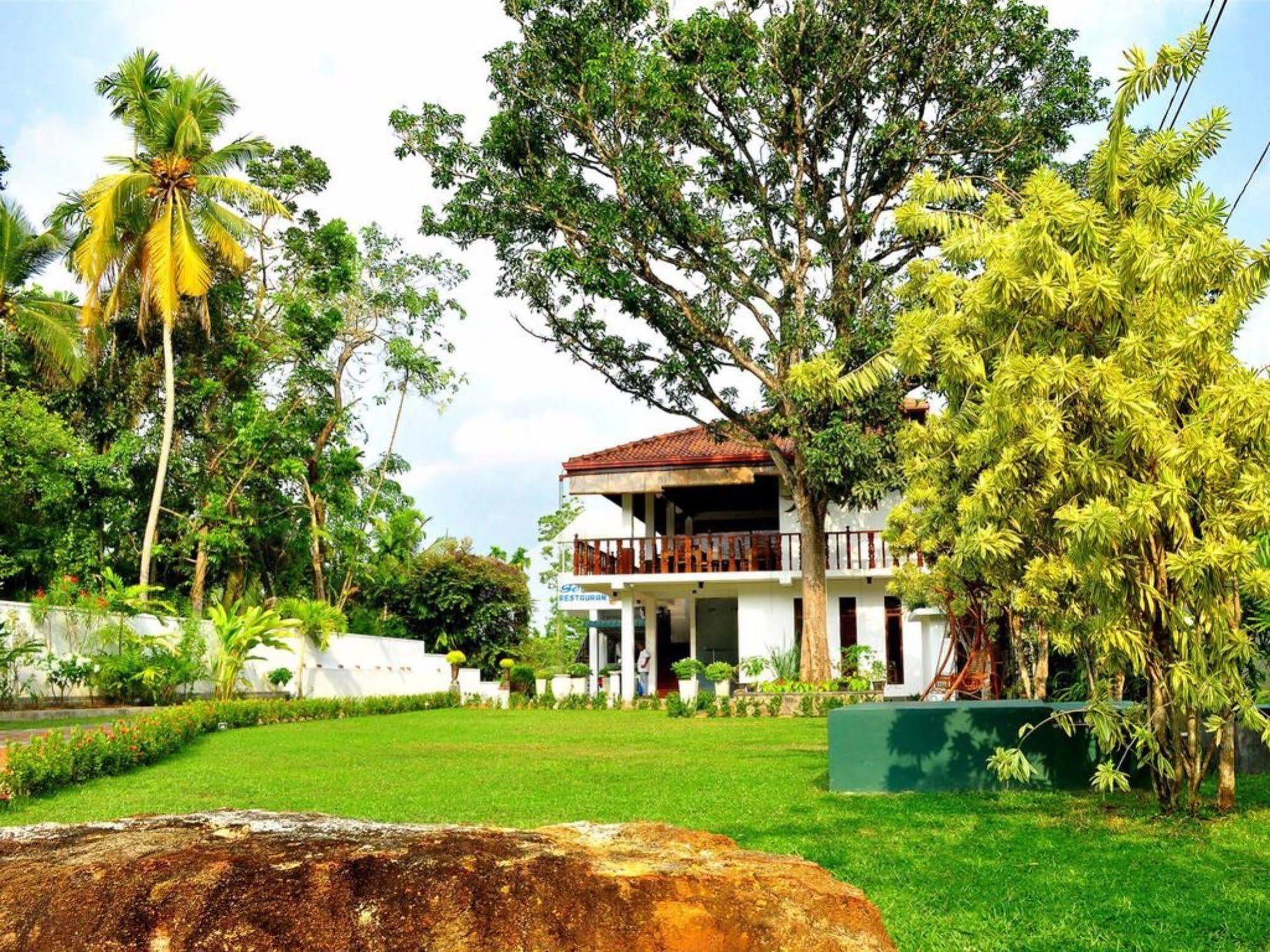 Rockery Villa Ayurveda Бентота Екстериор снимка